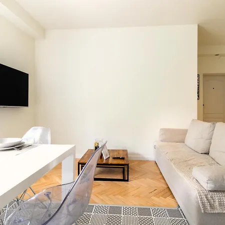 Apartment Renovated 3 Apt. Near Polin/oldtown *