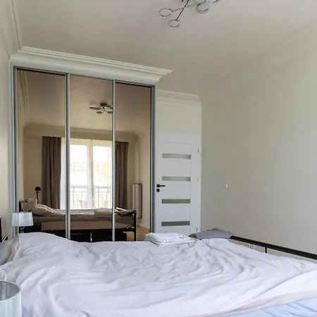 Renovated 3 Apt. Near Polin/oldtown