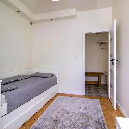 Renovated 3 Apt. Near Polin/oldtown Warsaw