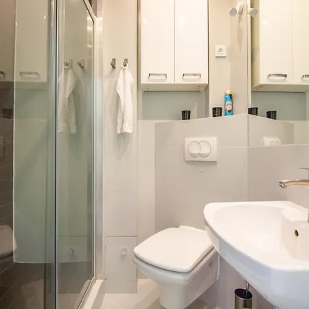 Renovated 3 Apt. Near Polin/oldtown * Warsaw