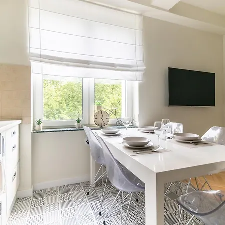 Renovated 3 Apt. Near Polin/oldtown *